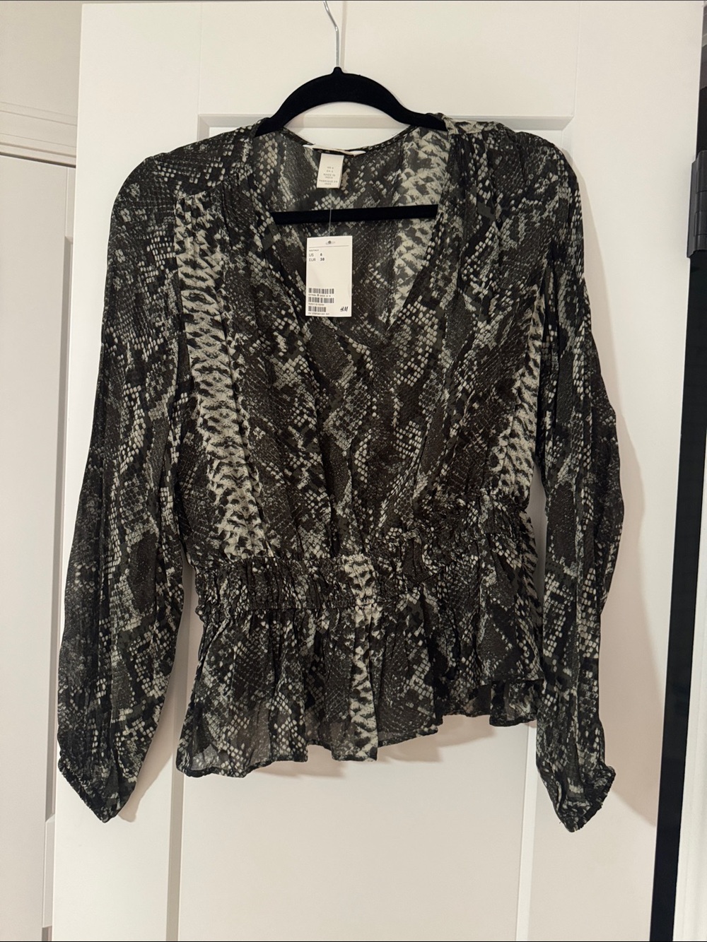 H&M Womens Black & Gray Snake Print Peplum Blouse
